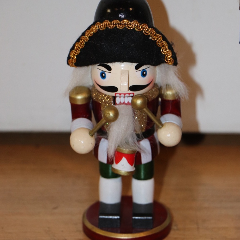 Mini Nutcrackers - Picture 2 of 5